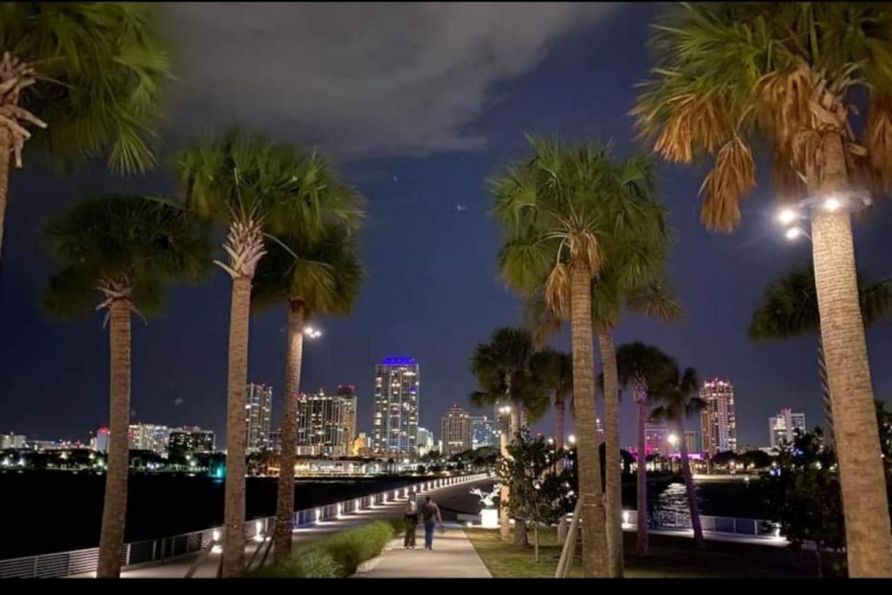 The Hipster In Dtsp Apartment *