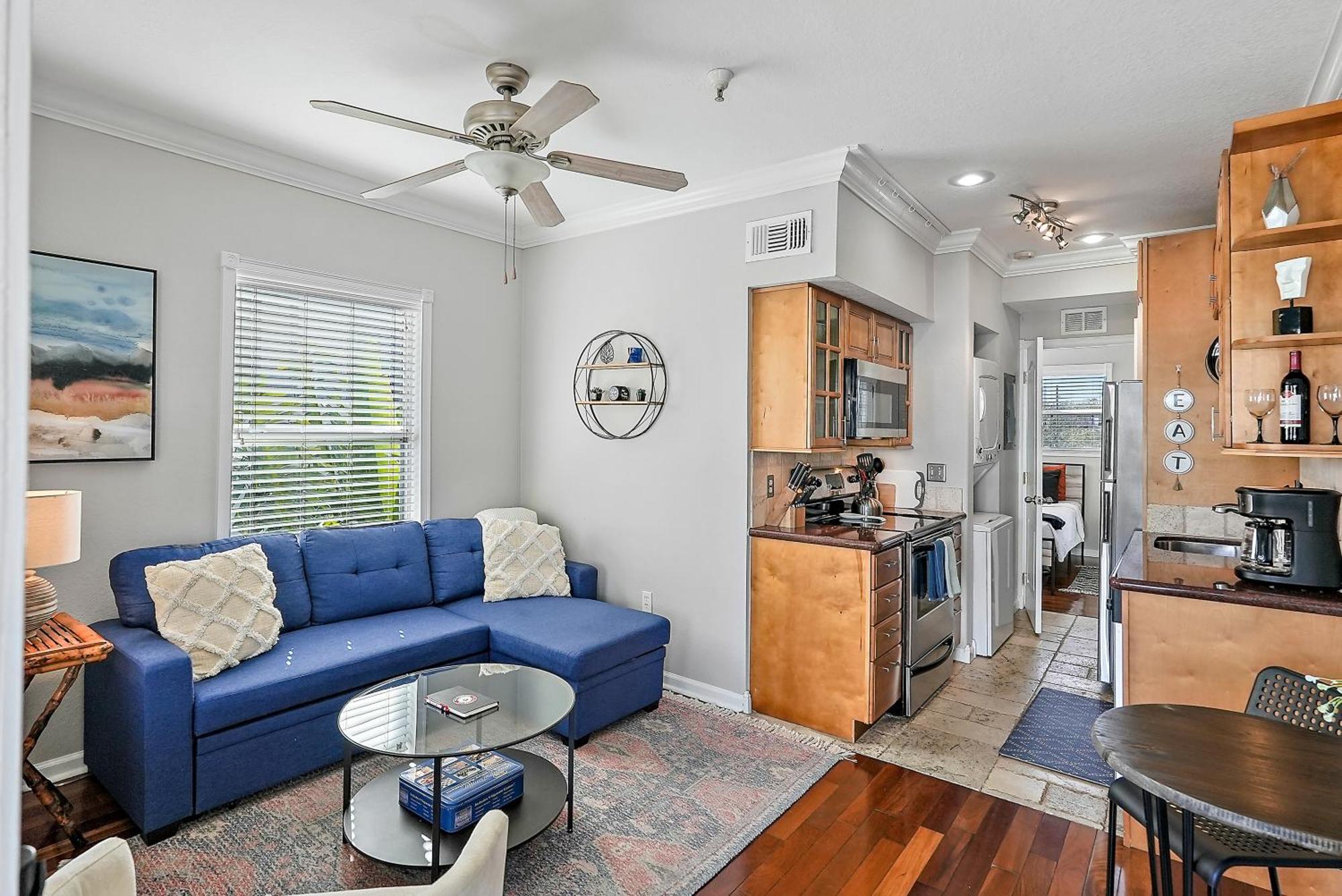 The Hipster In Dtsp Apartment *